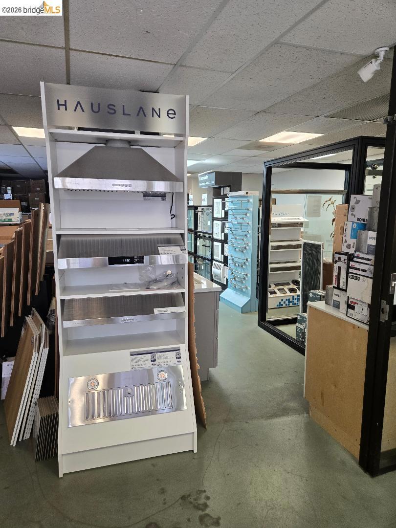 15548 15548 Hesperian Blvd