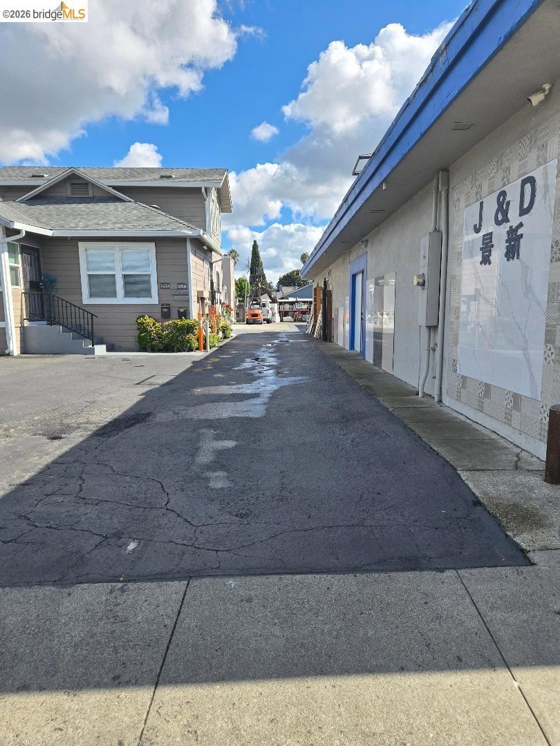 15548 15548 Hesperian Blvd