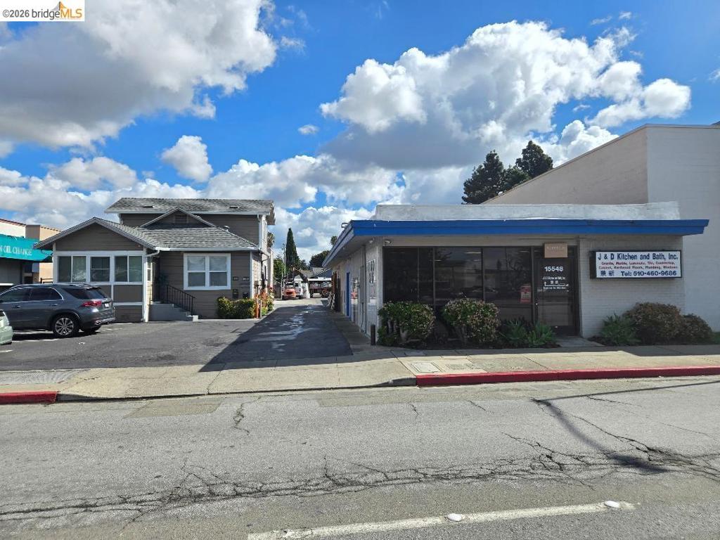 15548 15548 Hesperian Blvd