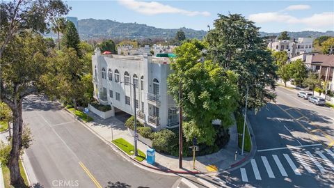 4464 Moorpark 104 Toluca Lake CA 91602