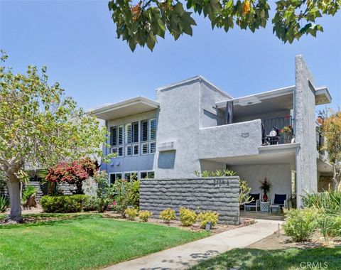 2109 Via Puerta A Laguna Woods CA 92637