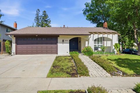 Photo of 6296 Valroy Drive, San Jose, CA 95123 (MLS # ML82044310)