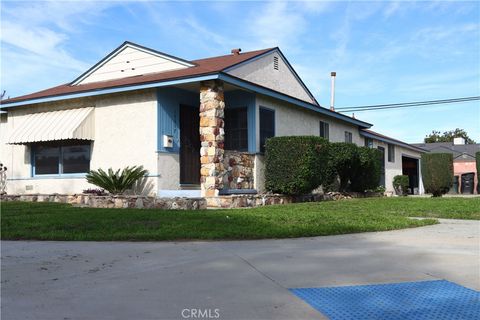 Photo of 15317 Carfax Ave, Bellflower, CA 90706 (MLS # DW25273764)