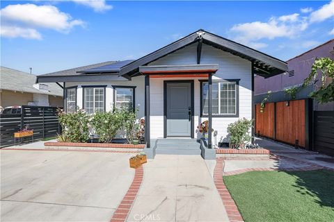 Photo of 1023 W 51st Pl, Los Angeles, CA 90037 (MLS # SR25243834)