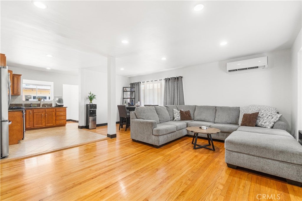 1208 S Stoneacre