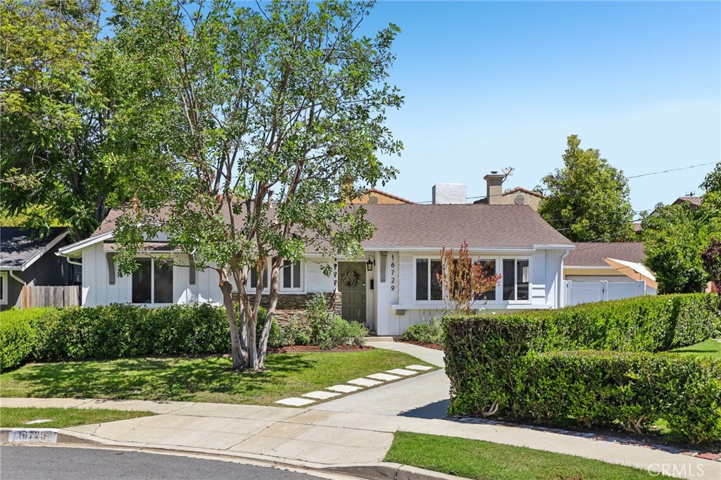 16729 Archwood