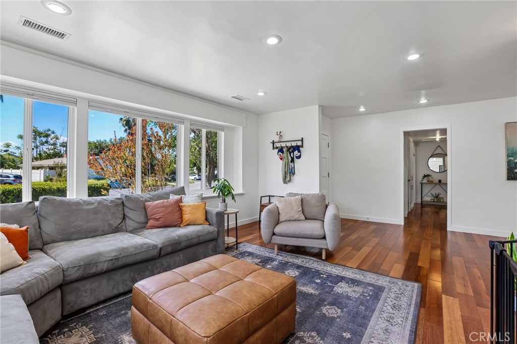 16729 Archwood