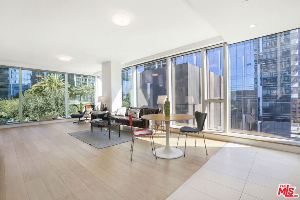 Photo of 889 Francisco Street #909, Los Angeles, CA 90017 (MLS # 25591577)