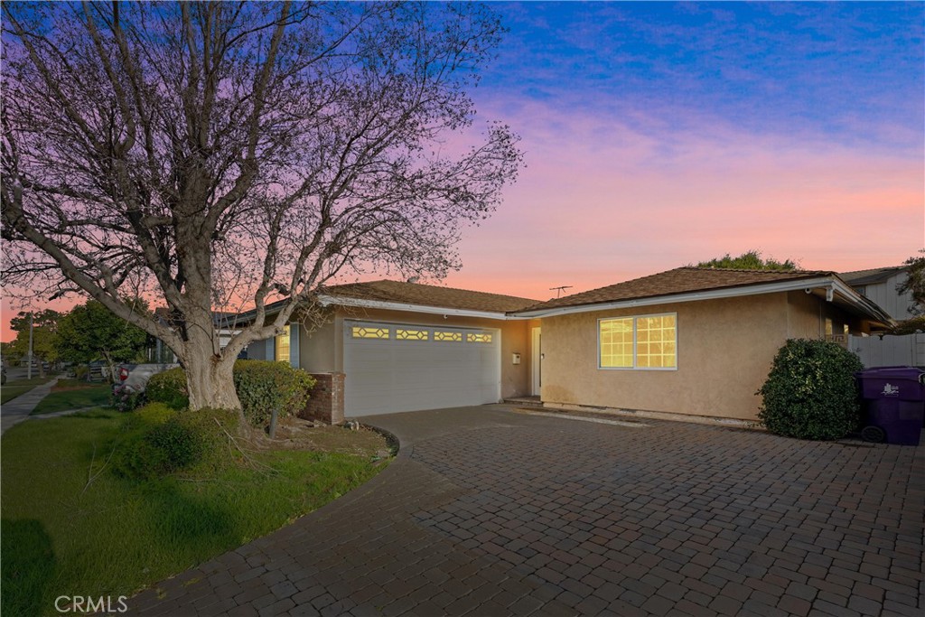 Located in the city of Long Beach. SINGLE STORY Home has 4 bedrooms and 2 bathrooms with just over 1400 sq ft of living space. Ready to move in!