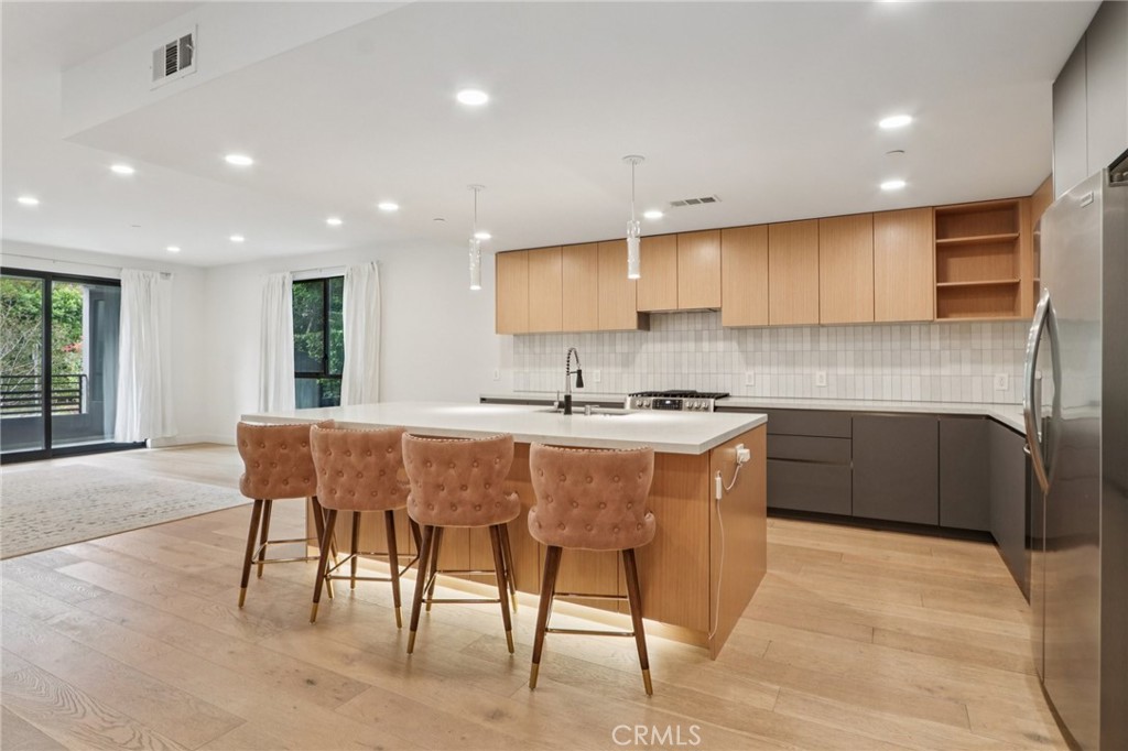 5110 Whitsett Avenue 105