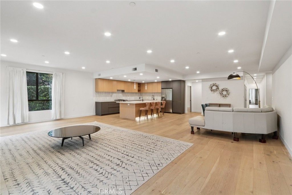 Photo of 5110 Whitsett Avenue #105, Valley Village, CA 91607 (MLS # OC25259730)