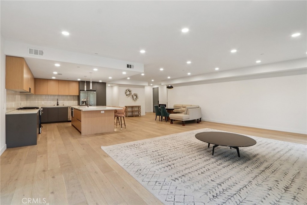 5110 Whitsett Avenue 105