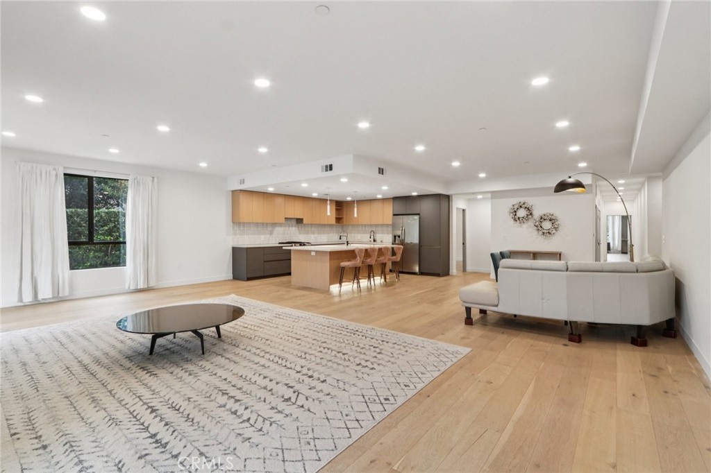 5110 Whitsett Avenue 105