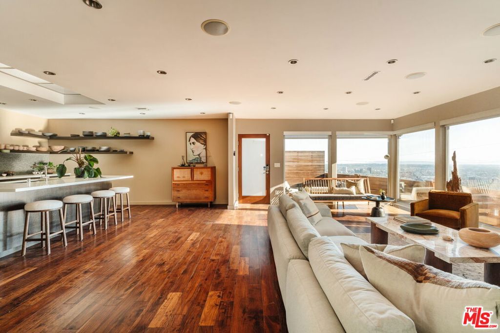 8559 Hollywood Boulevard