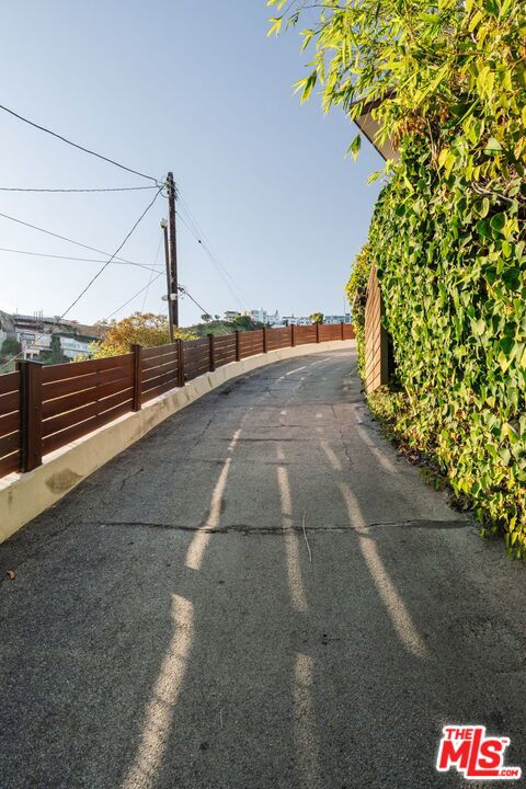 8559 Hollywood Boulevard