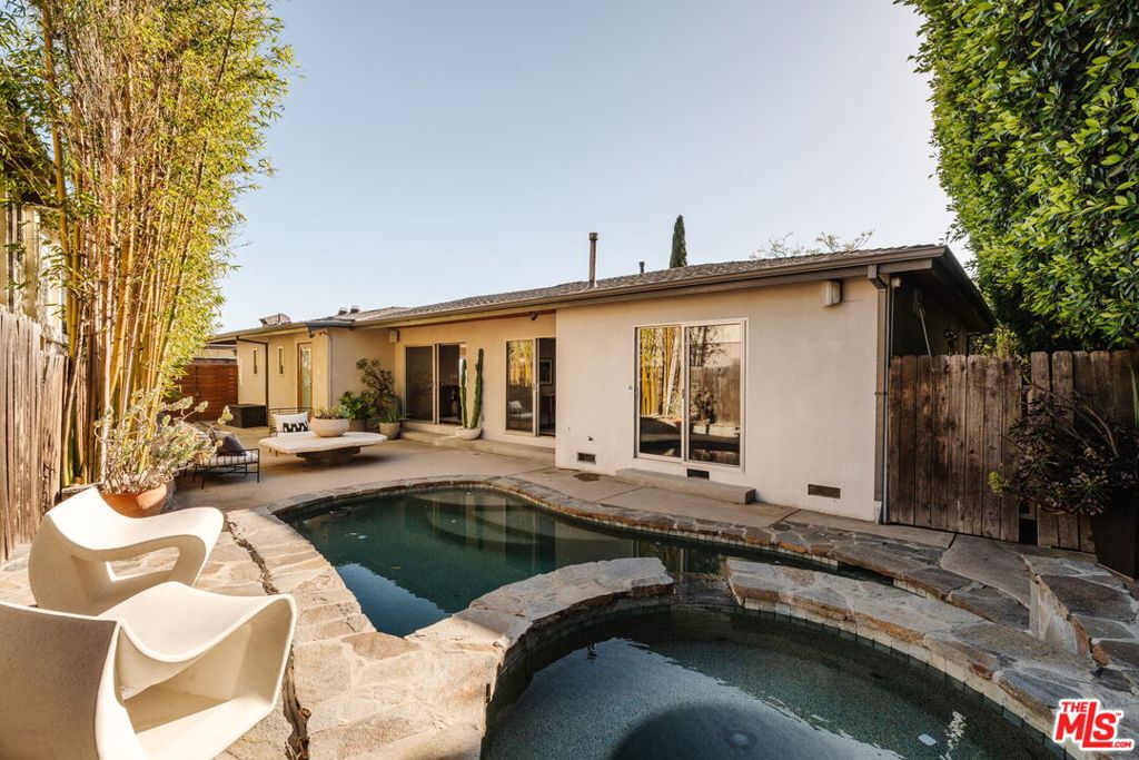 8559 Hollywood Boulevard