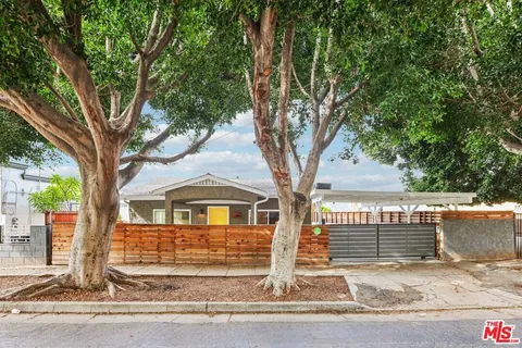 706 Isabel Street, Los Angeles, CA 90065 - MLS#: 25616049