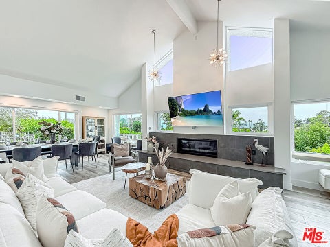 Photo of 3536 Malibu Country Drive, Malibu, CA 90265 (MLS # 26993611)