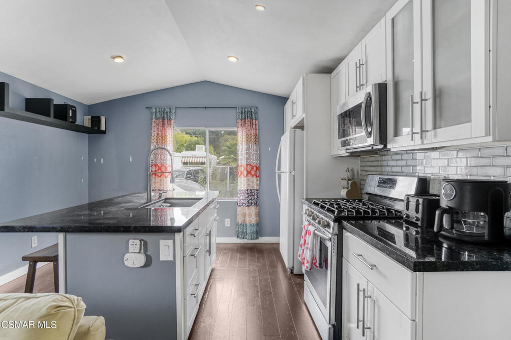 11195 Ventura Avenue 11