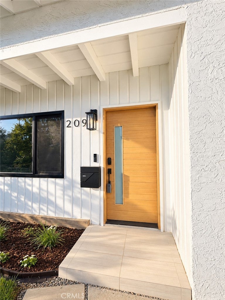 209 W Markland