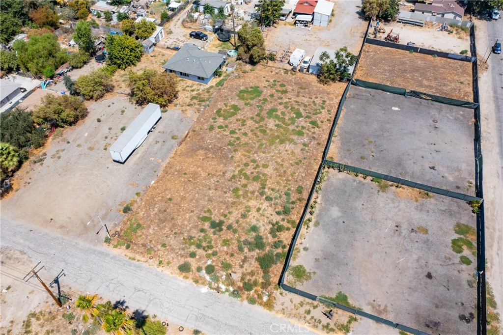 Don’t miss this unique chance to own two adjoining parcels totaling nearly 39,000 square feet of flat, fully usable land! This sale would be a great opportunity to purchase with an additional 19,500 sq ft lot (APN 0280-42-05 see MLS# IG25178206) that directly touches the back lot line — creating one expansive space perfect for a variety of uses.
Whether you're looking for truck parking, storage units, or other investment possibilities, this property offers endless potential. The land is level, accessible, and ready for development.
Buyers to verify all potential uses with the city or county — but opportunities like this don't come around often.
Act fast and secure your piece of versatile land today!