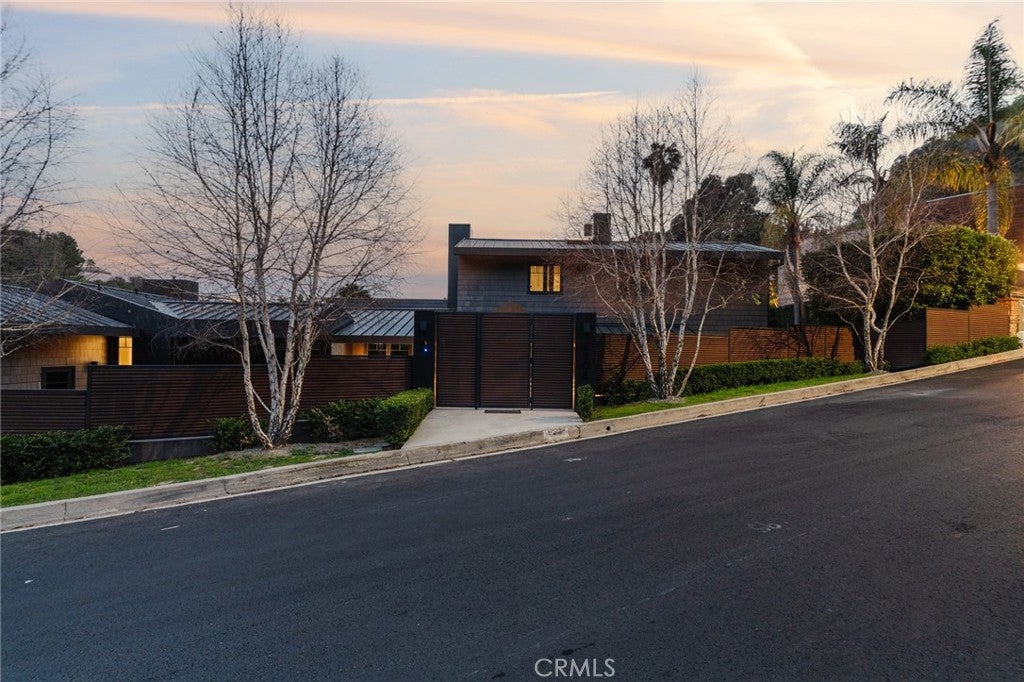 8808 Thrasher Avenue, Los Angeles CA 90069