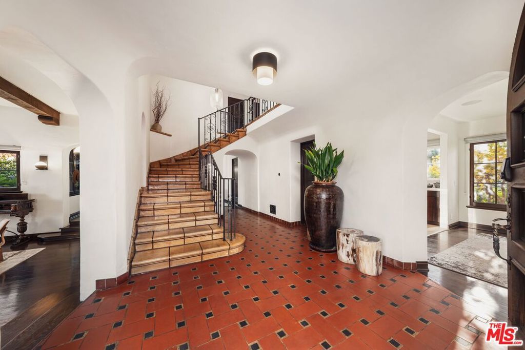 Photo of 615 S Highland Avenue, Los Angeles, CA 90036 (MLS # 26687049)
