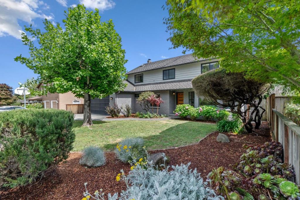 105 Quarry Lane