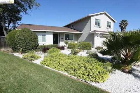 Photo of 2198 La Orinda Pl Pl, Concord, CA 94518 (MLS # 41132076)