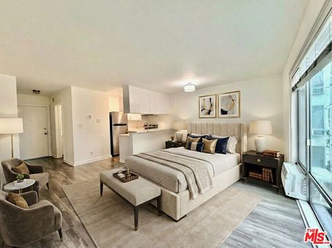 Photo of 5805 W 8th Street #110, Los Angeles, CA 90036 (MLS # 26652393)