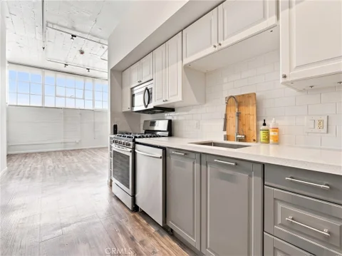 420 S San Pedro St Unit 222, Los Angeles, CA 90013 - MLS#: SB26131146