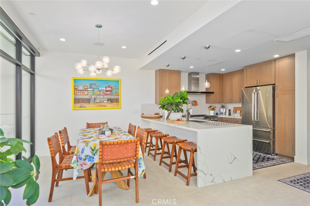 500 E Balboa Boulevard