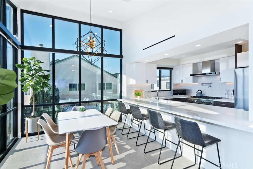 500 E Balboa Boulevard