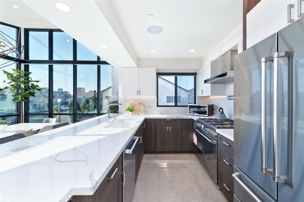 500 E Balboa Boulevard