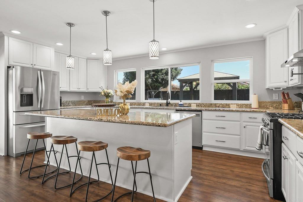 1095 Winding Oak Dr.