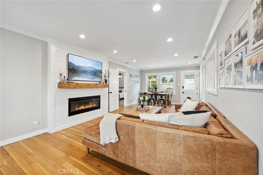 1111 W Maple Avenue