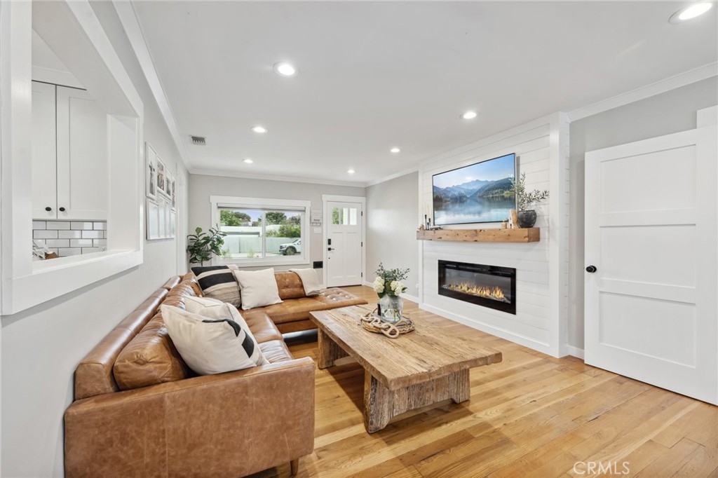 1111 W Maple Avenue