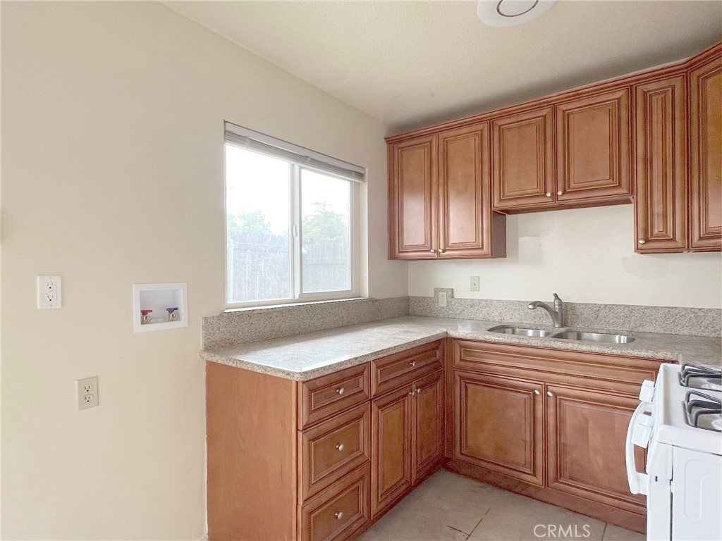 Clean 1 bedroom 1 bathroom unit available for move-in by August 1st, 2025
All newer tile floor, newer paint, newer cabinet and granite countertops, newer remodeled bathroom, Big closet in bedroom. Private backyard more than 300 sq.ft. perfect for your outdoor relaxing. Great location close to Upland old town, outside the fence is the Pacific Electric Trail, Easy access to I-10, CA-210 freeway. Washer and dryer hooks up in the kitchen, 2 car parking spaces included in rent.
Showing starts August 1st from 8am to 6pm, no need appointment, Go direct and call when you are at the front door.