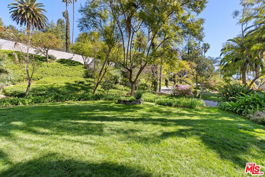 2003 La Brea Terrace