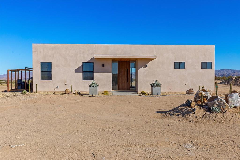 1925 Border Avenue