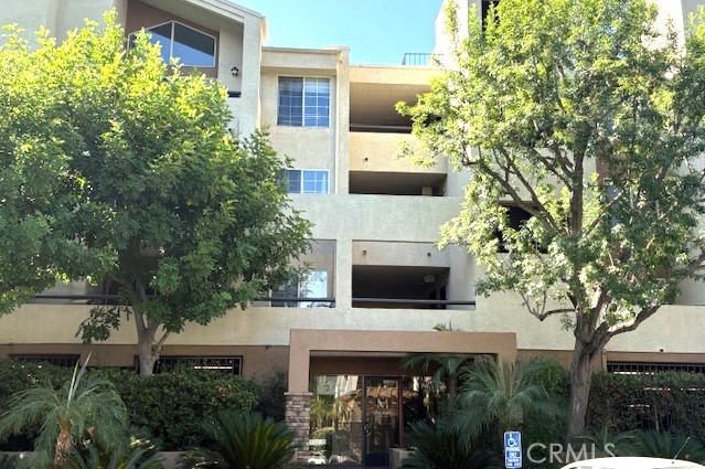 Prime Woodland Hills Gated Community and Move-in ready. Step into resort-style living in this clean and convenient unit, located in the highly sought-after gated community of The Met at Warner Center. This well maintained 2-bedroom, 2-bathroom condo offers open-concept living space, fireplace, Granite counter tops, Laundry in unit, across the street from Recreation area and two covered parking spaces, The Met offers one of the best amenity packages in all of Woodland Hills, including: 24-hour guard security, several swimming pools and hot tub with a sun deck plus three other pools, six fully-lit tennis courts basketball and racquetball courts, a fitness center with men's and women's locker rooms with saunas and steam showers and children's playground and beautifully landscaped grounds. Perfectly located near The Village at Westfield Topanga, this Condo is just minutes from premier shopping, fine dining, entertainment, and convenient freeway access.