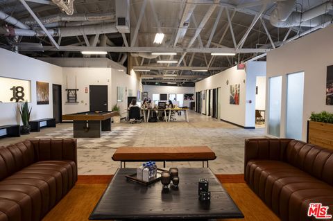 Photo of 640 S Glenwood Place, Burbank, CA 91506 (MLS # 26637863)