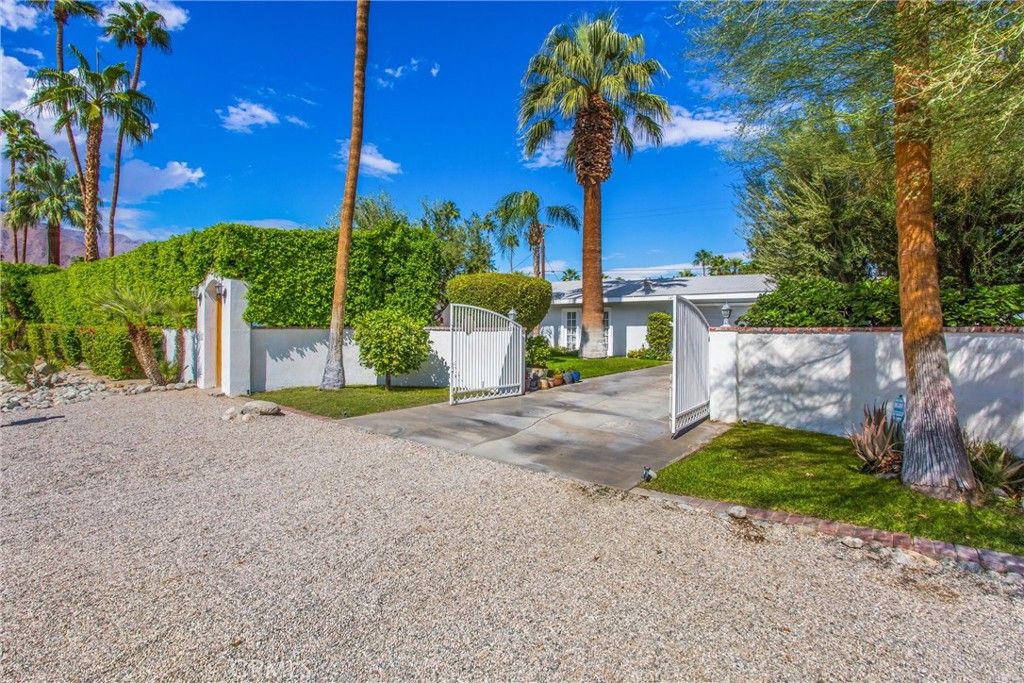 Photo of 1450 Tamarisk Rd Rd, Palm Springs, CA 92262 (MLS # IG25238583)
