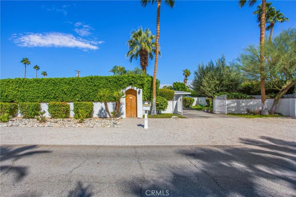 Photo of 1450 Tamarisk Rd Rd, Palm Springs, CA 92262 (MLS # IG25238583)