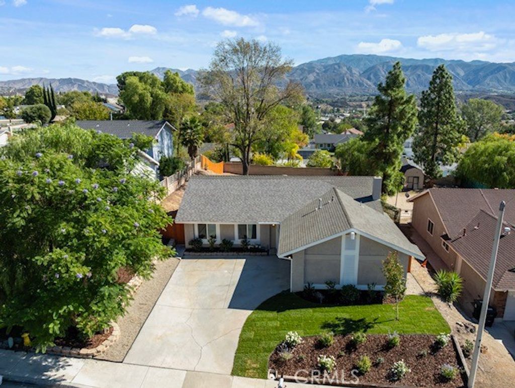 Photo of 28434 Alder Peak Ave, Canyon Country, CA 91387 (MLS # SR25246969)