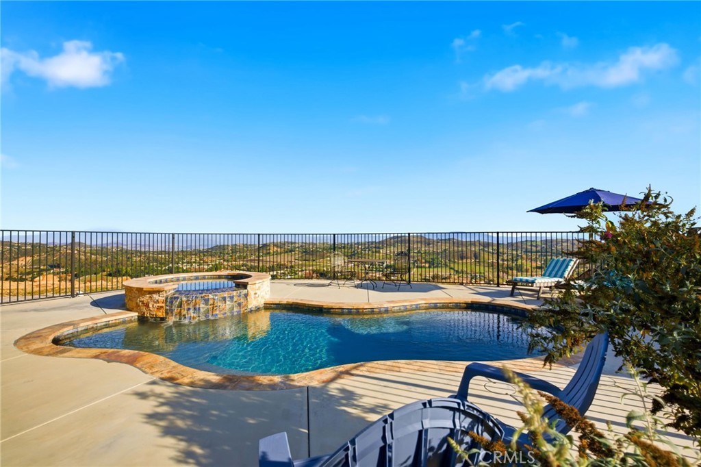 39472 Vista Del Bosque