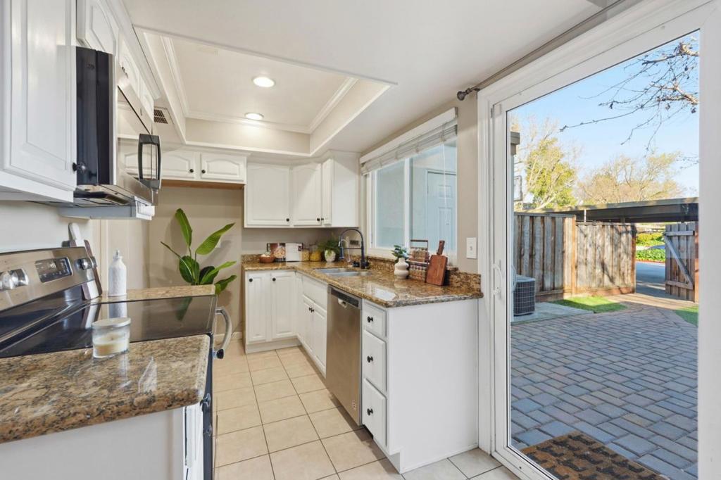 216 Fairway Glen Lane