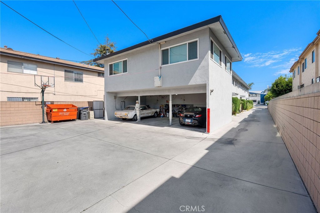 1256 Gardena Boulevard