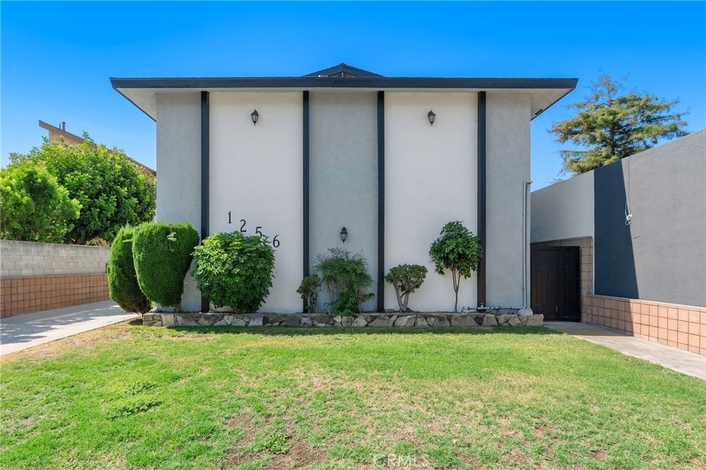 We are proud to present a rare investment opportunity in a prime pocket of Gardena. This well-maintained 7-unit property offers an ideal unit mix consisting of six spacious 2-bedroom, 1.5-bath townhouse-style units and one additional 2-bedroom, 1.5-bath unit. With copper plumbing throughout and six of the units already renovated, this asset is in excellent condition and primed for strong rental performance. The property is conveniently located in a highly desirable area and is only subject to AB 1482 rent control, offering more flexibility for investors. With nine on-site parking spots and ample street parking, tenants enjoy ease and convenience. Offering a solid 5.51% CAP rate and an 11.99 GRM, this is a standout investment with both immediate cash flow and long-term upside.