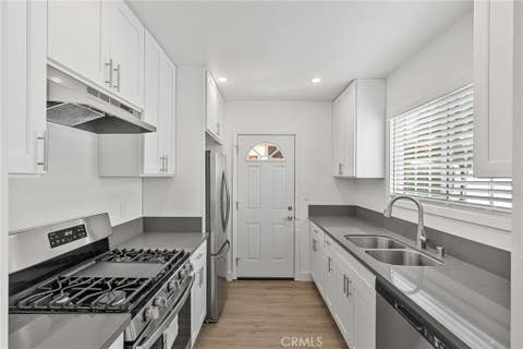 Photo of 5339 1/2 Bellingham AVE, Valley Village, CA 91607 (MLS # SR26143730)